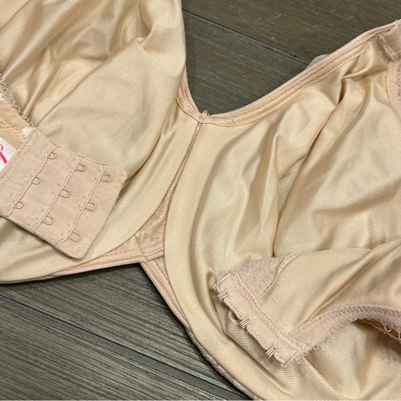 Wacoal 85567 Awareness Underwire Bra - Picture 10 of 11